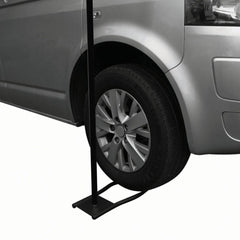 Wheel base for vehicle flags